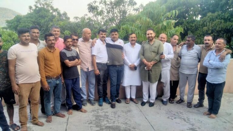समस्याओं को लेकर पूर्व विधायक ने कही यह बात लोग हुए..