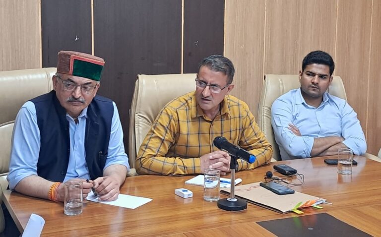 उपायुक्त सिरमौर ने जिला में राहत एवं पुनर्वास कार्यों की समीक्षा की बाधित सड़क, पेयजल और बिजली आपूर्ति को शीघ्र बहाल करें विभाग-सुमित खिमटा
