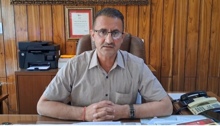 भारी वर्षा के चलते नदी-नालों की ओर रूख न करें लोग, डीसी ने जारी की एडवाइजरी