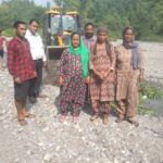 दोपहरिया खड्ड न बने मुसीबत, कुछ इस तरीके से किया गांव का बचाओ… दोपहरिया खड्ड न बने मुसीबत, कुछ इस तरीके से किया गांव का बचाओ…