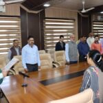 ए.डी.एम. एल.आर वर्मा ने अधिकारियों और कर्मचारियों को दिलवाई राष्ट्रीय एकता की शपथ