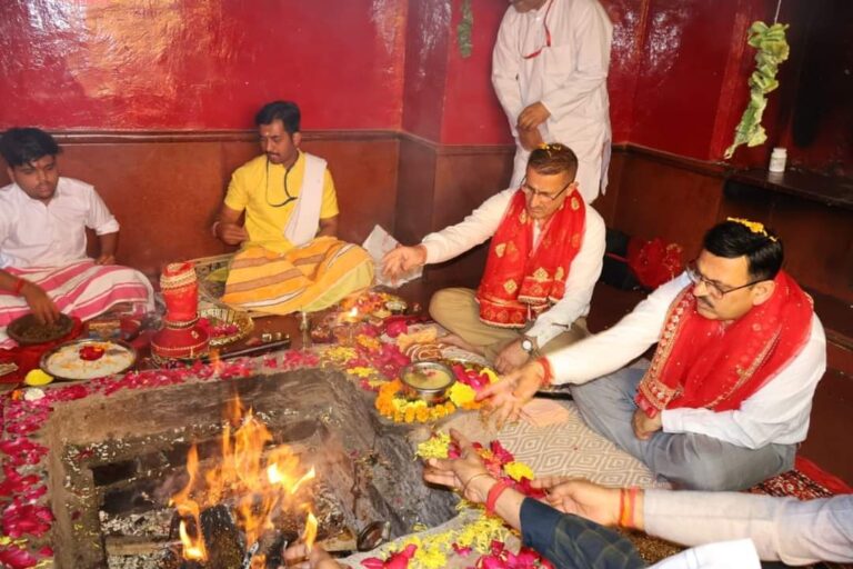 हवन और यज्ञ के साथ माता बालासुंदरी चैत्र नवरात्र मेले का विधिवत शुभारम्भ”