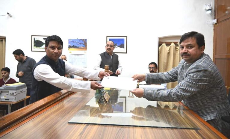 शिमला संसदीय क्षेत्र से 2 उम्मीदवारों ने भरा नामांकन