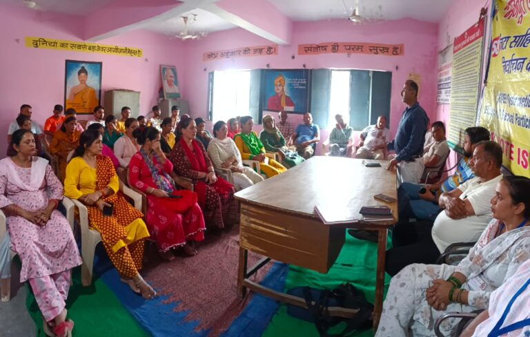 सभे जुने वोट पाएं ” पहाड़ी कविता से राजपुर पंचायत के ग्रामवासियों को मतदान के लिए किया जागरूक..