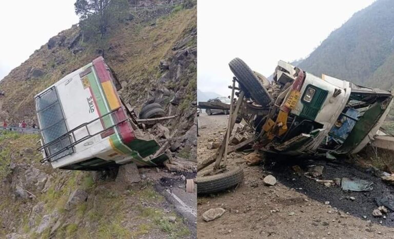हिमाचल पथ परिवहन निगम रोहडू डिपो की बस दुर्घनाग्रस्त, चार की मौत अन्य घायल