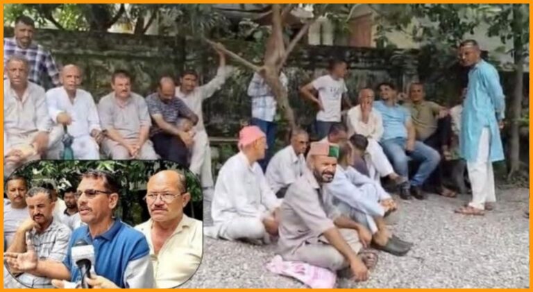 प्रदीप शर्मा पर हमले के आरोपियों की गिरफ्तारी में देरी पर ग्रामीणों का प्रदर्शन.