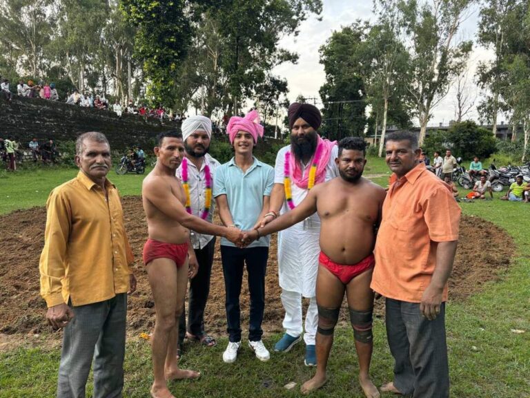 पांवटा विधानसभा क्षेत्र के पात्तलियो में कुश्ती प्रतियोगिता का आयोजन,
