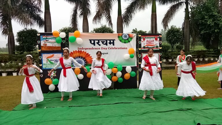 द रोज ऑर्किड वर्ल्ड स्कूल में स्वतंत्रता दिवस का भव्य समारोह.