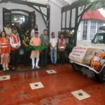 लोगों से आपदा प्रभावितों की मदद करने का आह्वान किया  राज्यपाल शिव प्रताप शुक्ल ने आज राजभवन शिमला से कुल्लू जिले के लिए राहत सामग्री के दो वाहनों को हरी झंडी दिखाकर रवाना किया। राहत सामग्री में स्वच्छता किट, तिरपॉल, किचन सेट और कंबल भेजे गए। राज्यपाल ने लोगों से बरसात के दौरान हर समय सतर्क रहने का आह्वान किया। उन्होंने सुरक्षा के दृष्टिगत पर्यटकों से भी नदी-नालों के किनारे न जाने का आह्वान किया। उन्होंने कहा कि राज्य रेडक्रॉस द्वारा आपदा प्रभावितों क्षेत्र के लोगों को निरतंर राहत सामग्री प्रदान की जाएगी। उन्होंने कहा कि जिला प्रशासन के आग्रह पर तुरंत राहत सामग्री प्रदान की जाएगी। उन्होंने राज्य के लोगों से इस कठिन समय में आपदा प्रभावितों की हर संभव मदद करने का आह्वान किया। राज्यपाल के सचिव राजेश शर्मा भी इस दौरान उपस्थित थेे।