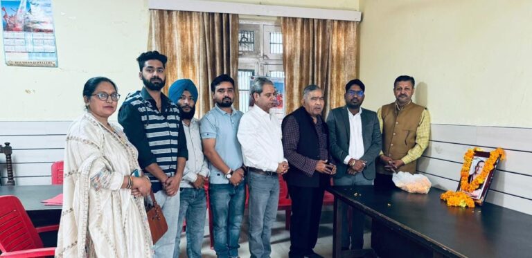 दून प्रेस क्लब ने पत्रकार के निधन पर जताया शोक : विश्राम गृह में दी श्रद्धांजलि