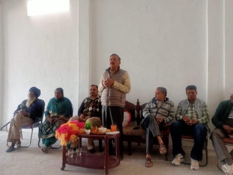 इस पंचायत में पहुंचकर पूर्व कांग्रेस विधायक ने सुनीं जनता की समस्याएँ, समाधान के दिए निर्देश.