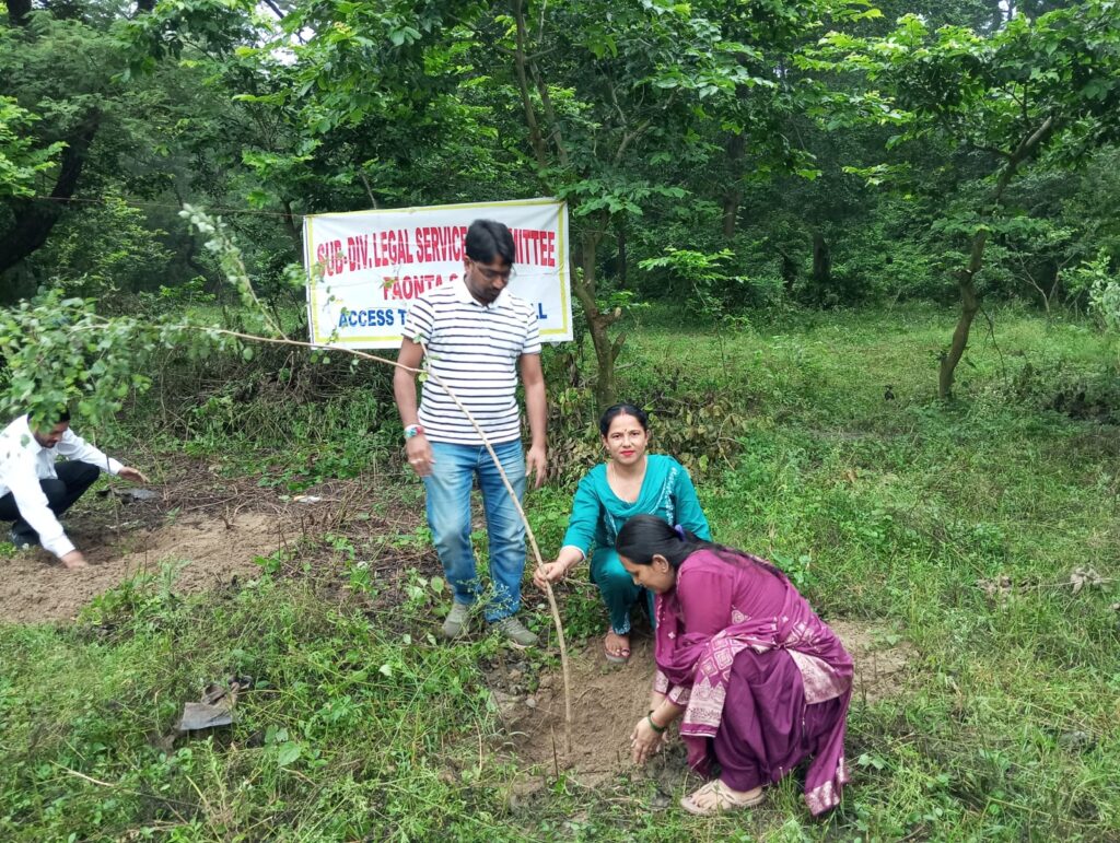 Paonta News: बरसात में पौधारोपण, गर्मियों में देखभाल—संरक्षण का लिया संकल्प